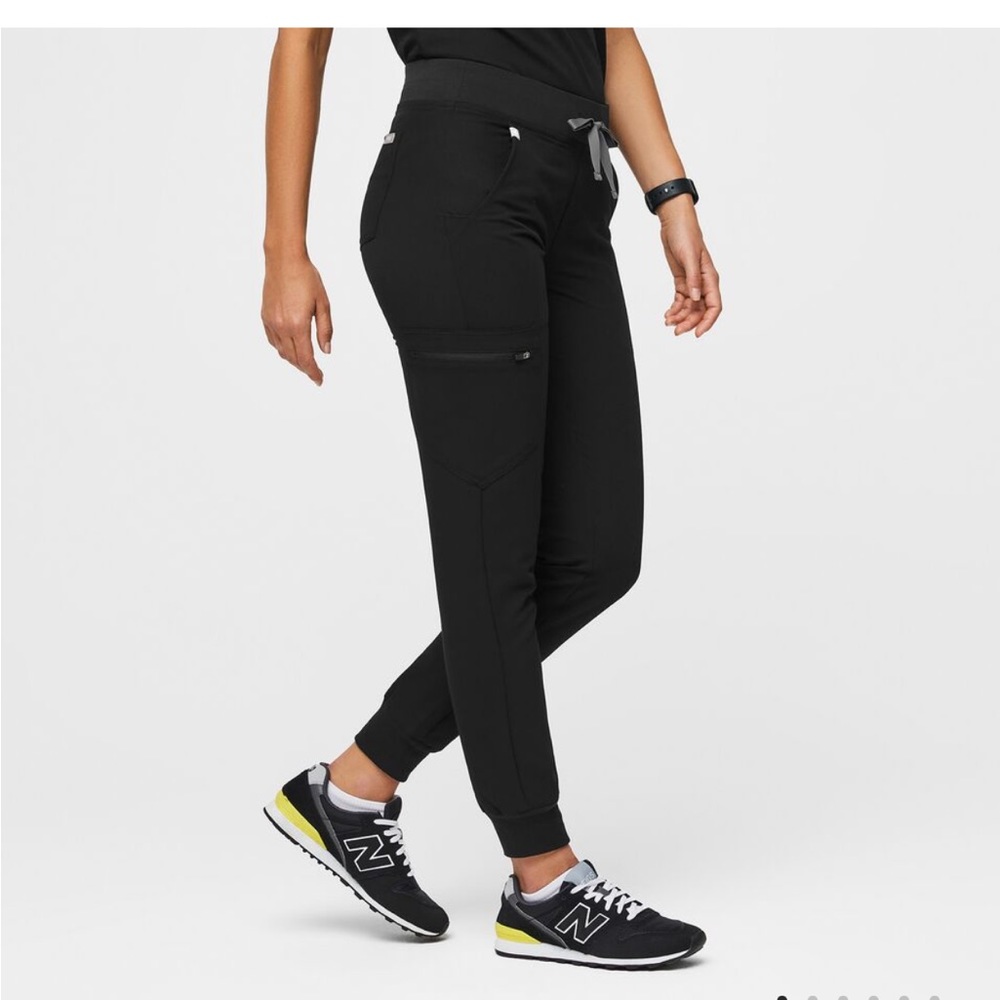 Zamora™ Jogger Scrub Pants by Figs